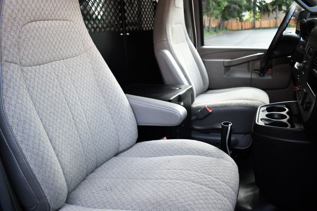 2016 Chevrolet Express Image 31