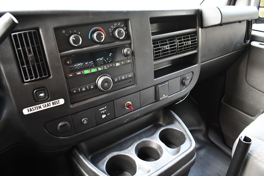 2016 Chevrolet Express Image 34