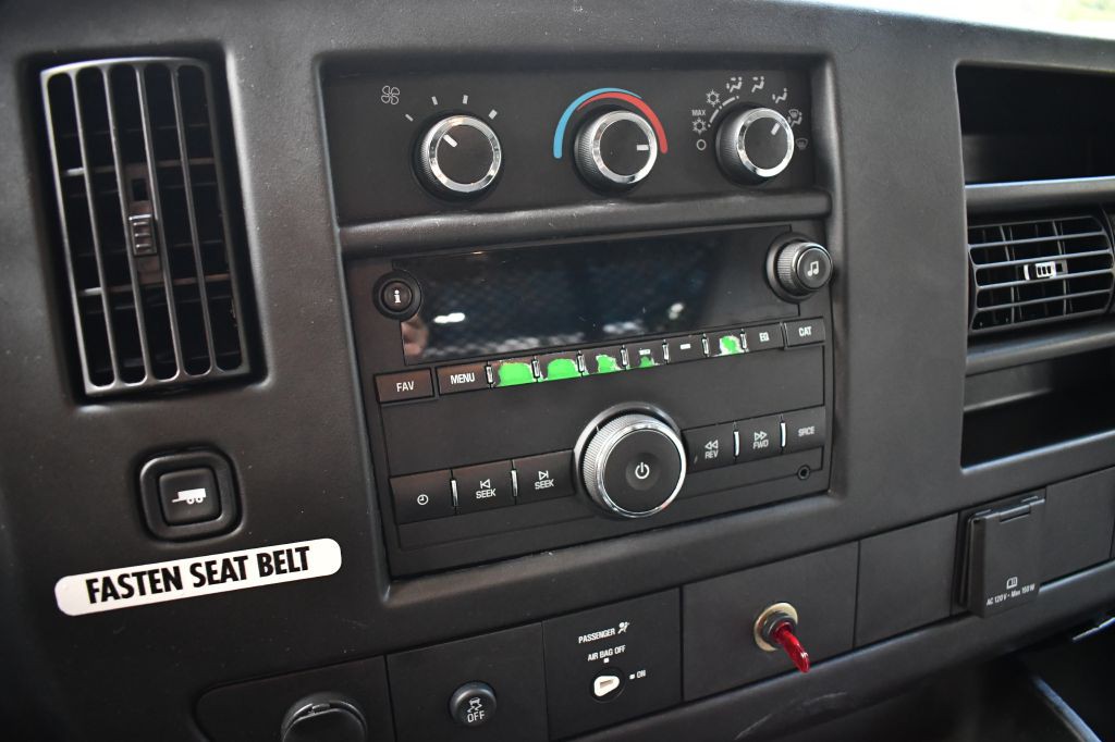 2016 Chevrolet Express Image 35