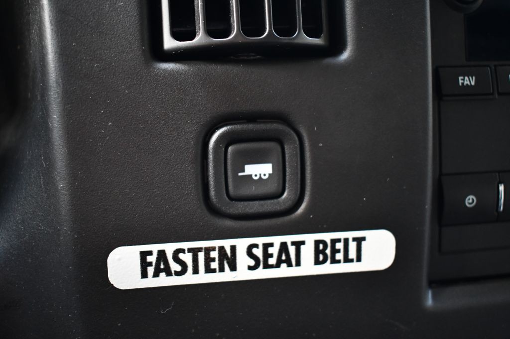 2016 Chevrolet Express Image 36