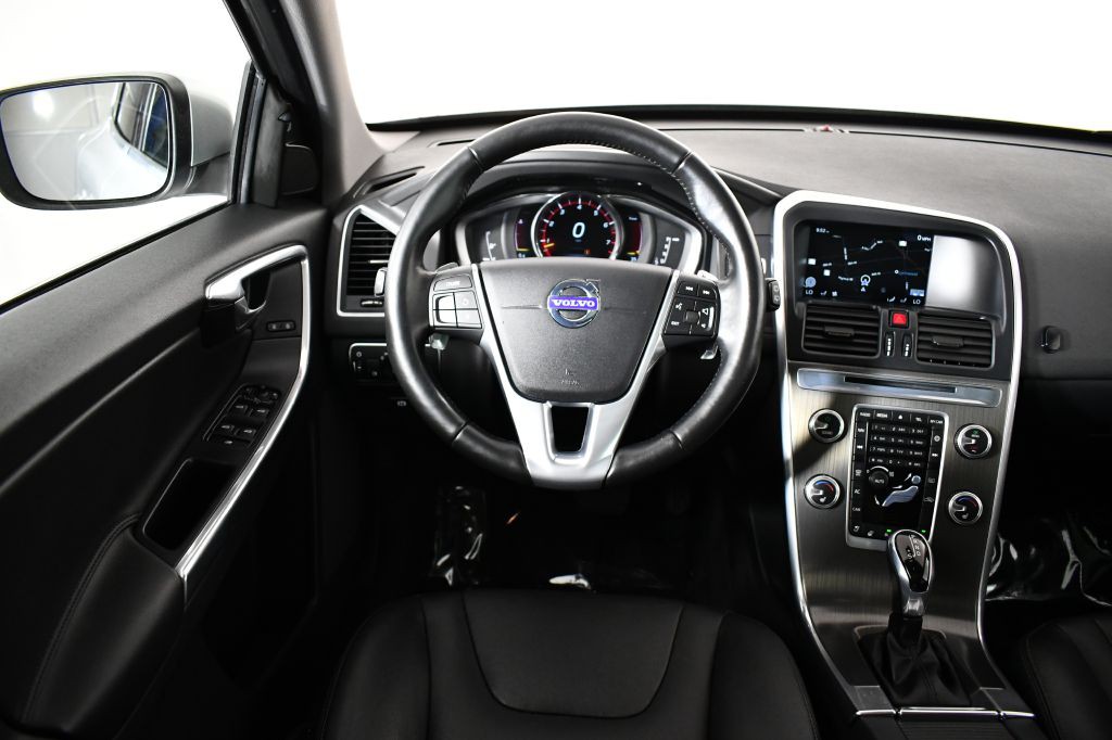 2015 Volvo XC60 Image 17