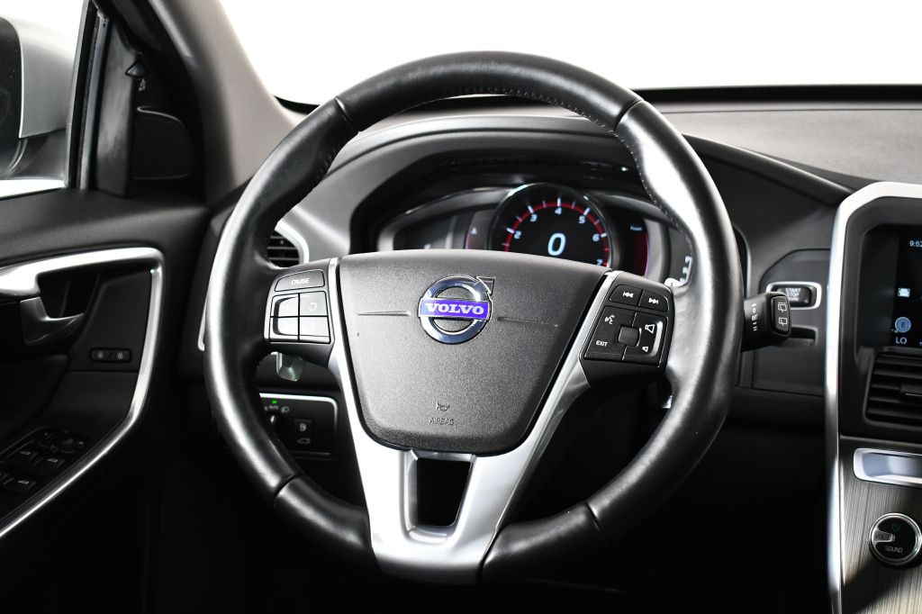 2015 Volvo XC60 Image 18