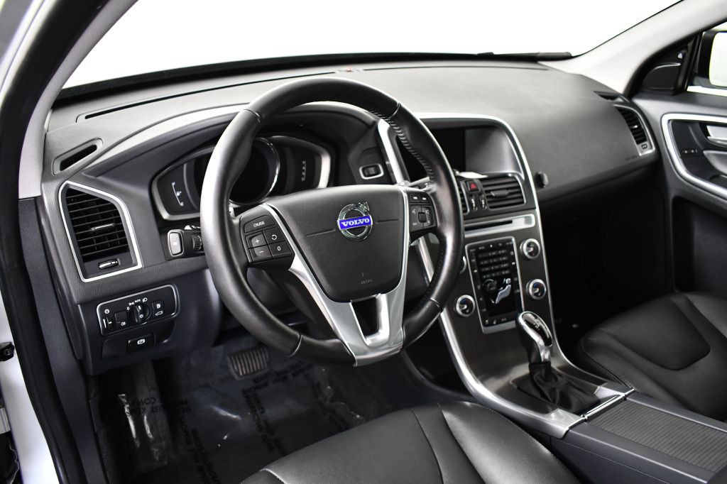 2015 Volvo XC60 Image 21