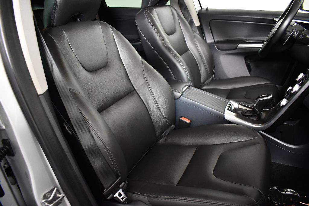 2015 Volvo XC60 Image 23