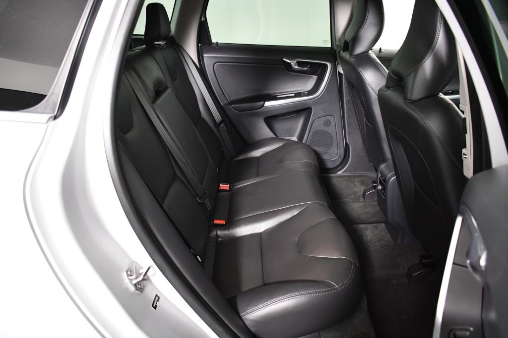 2015 Volvo XC60 Image 24