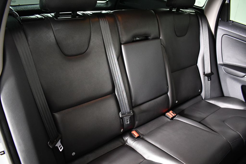 2015 Volvo XC60 Image 25