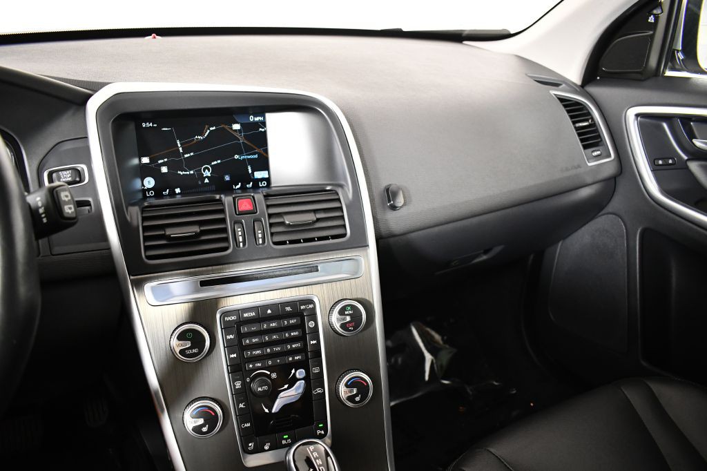 2015 Volvo XC60 Image 32