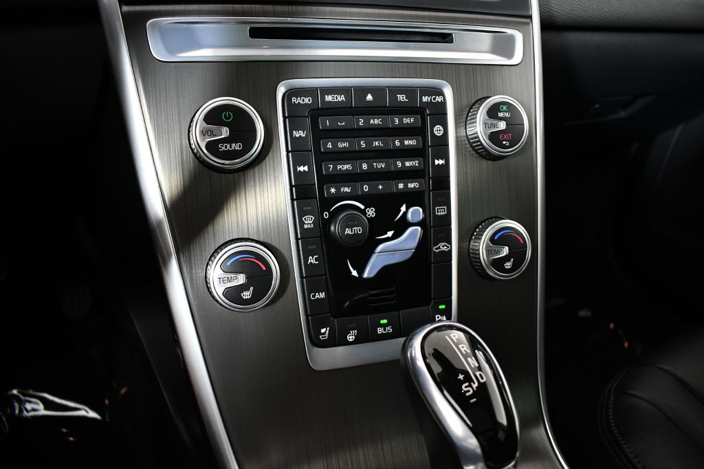 2015 Volvo XC60 Image 35