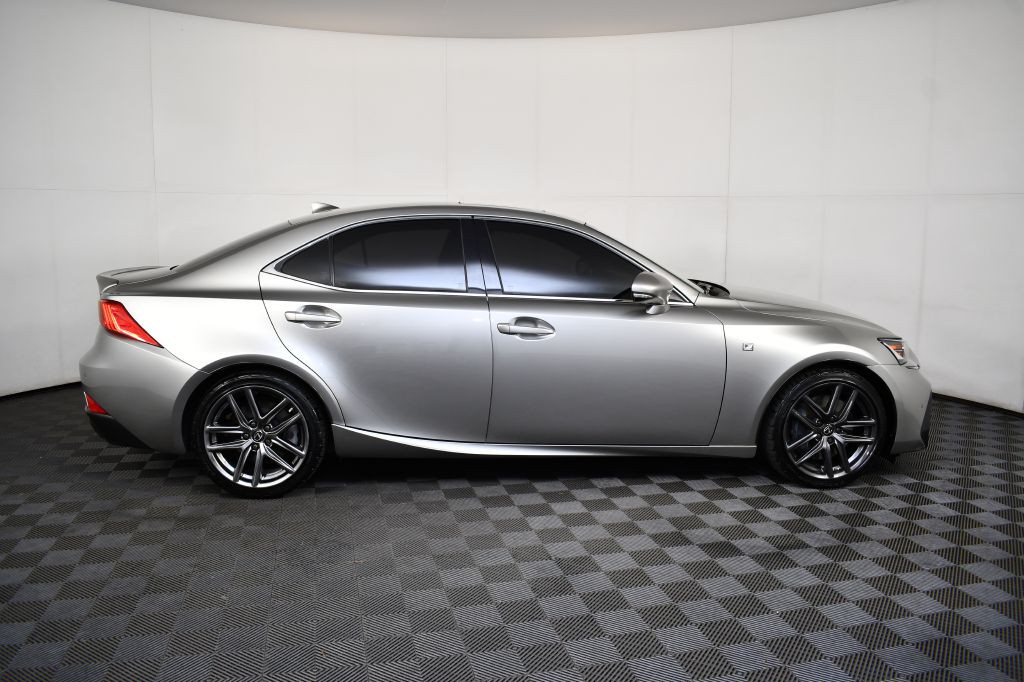 2020 Lexus IS Image 5