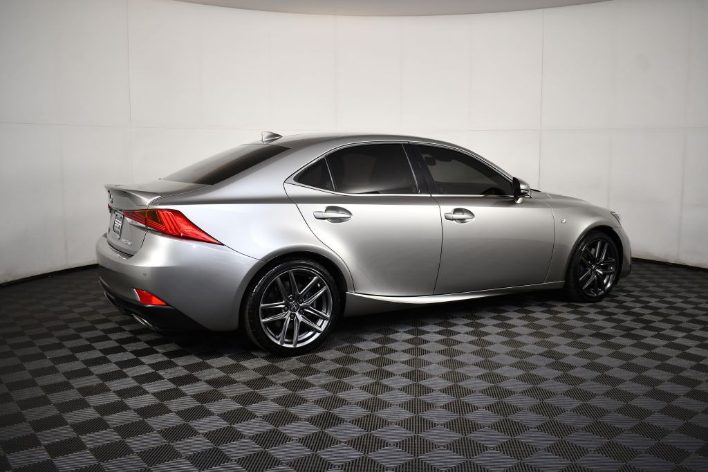 2020 Lexus IS Image 6