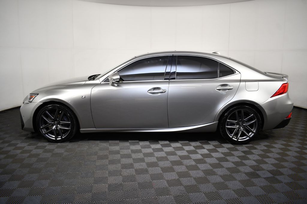 2020 Lexus IS Image 11