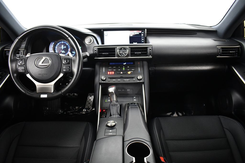 2020 Lexus IS Image 16