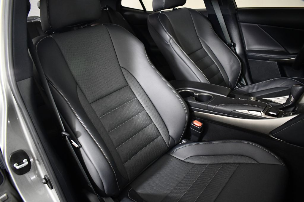 2020 Lexus IS Image 21
