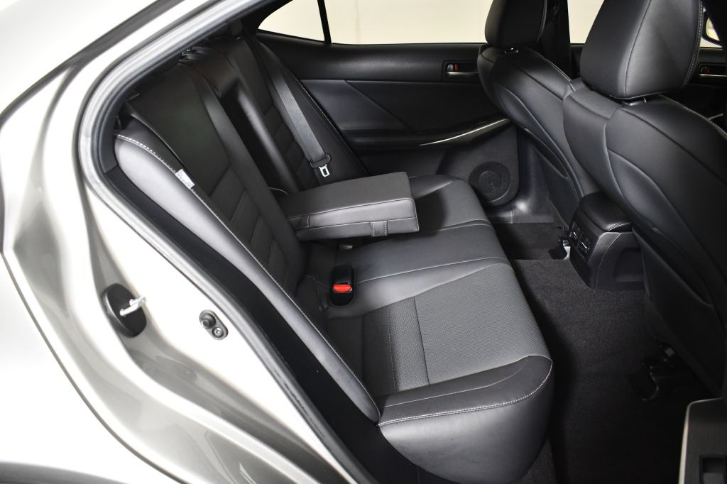 2020 Lexus IS Image 22