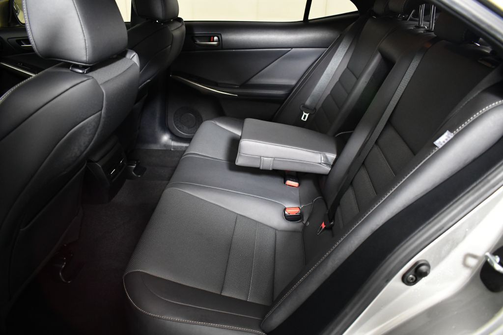 2020 Lexus IS Image 24