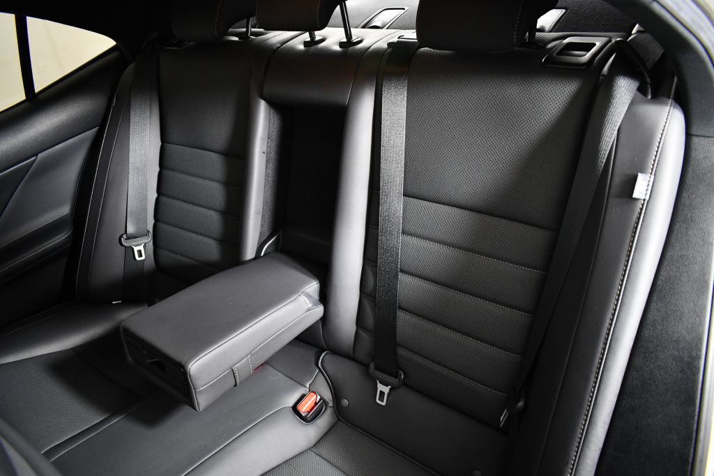 2020 Lexus IS Image 25