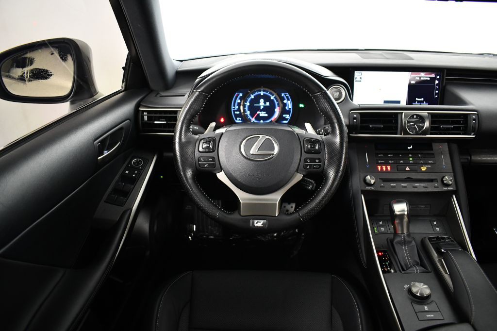 2020 Lexus IS Image 26