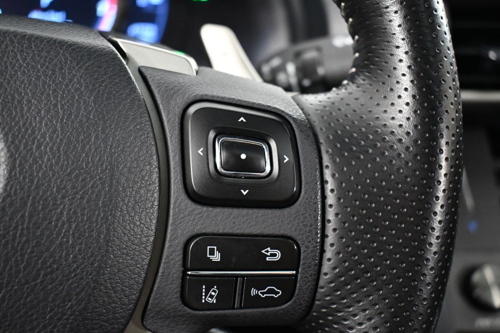 2020 Lexus IS Image 29