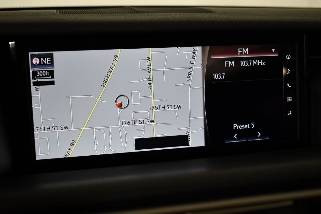 2020 Lexus IS Image 33