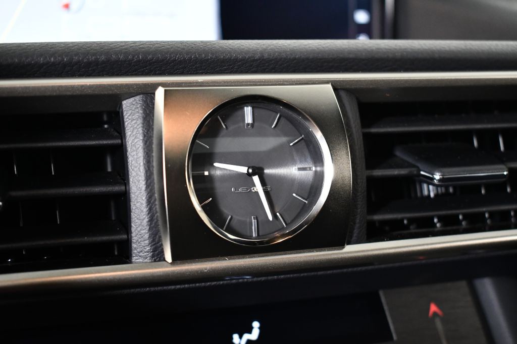 2020 Lexus IS Image 35