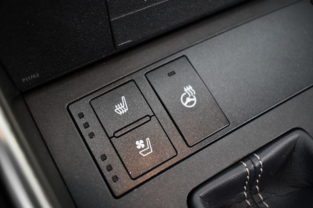 2020 Lexus IS Image 38