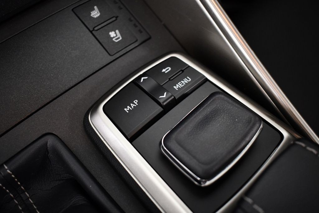 2020 Lexus IS Image 39