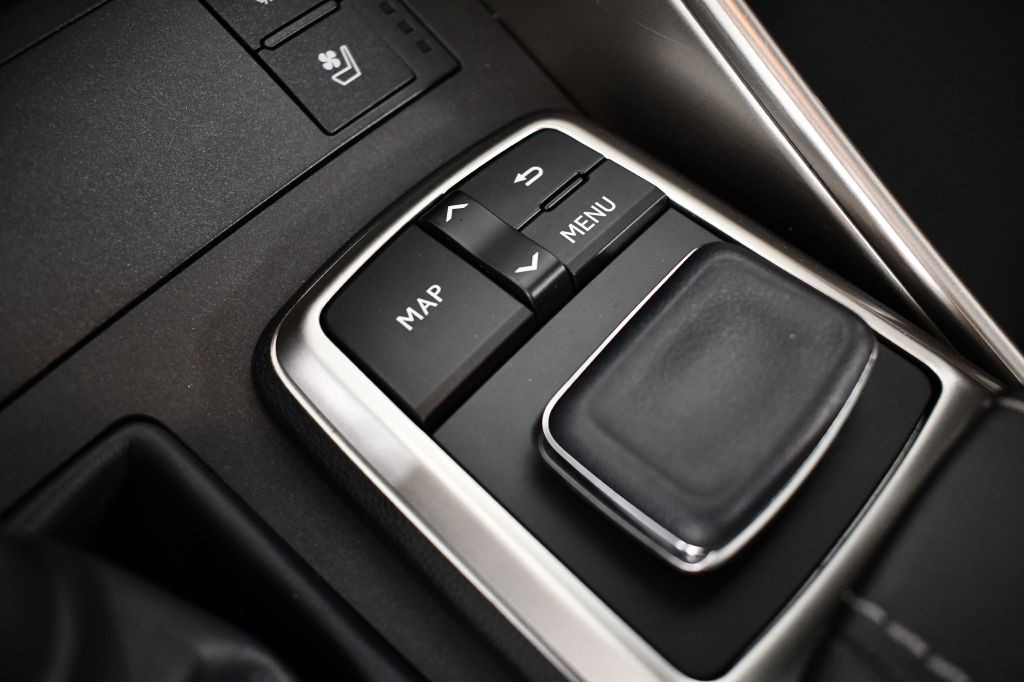 2020 Lexus IS Image 41