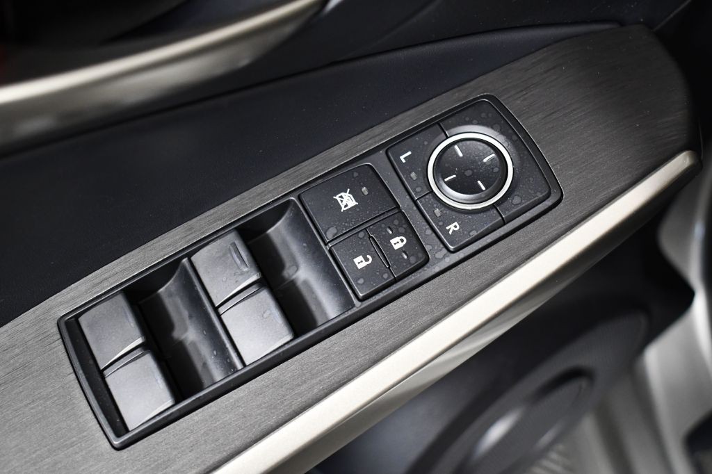 2020 Lexus IS Image 47