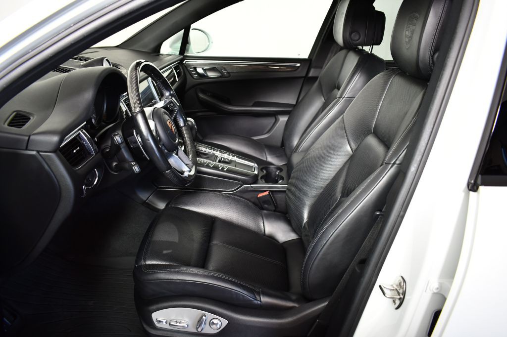 2018 Porsche Macan Image 19