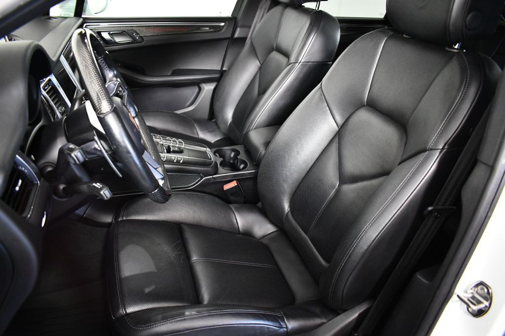 2018 Porsche Macan Image 20