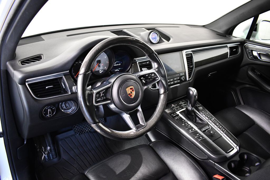 2018 Porsche Macan Image 21