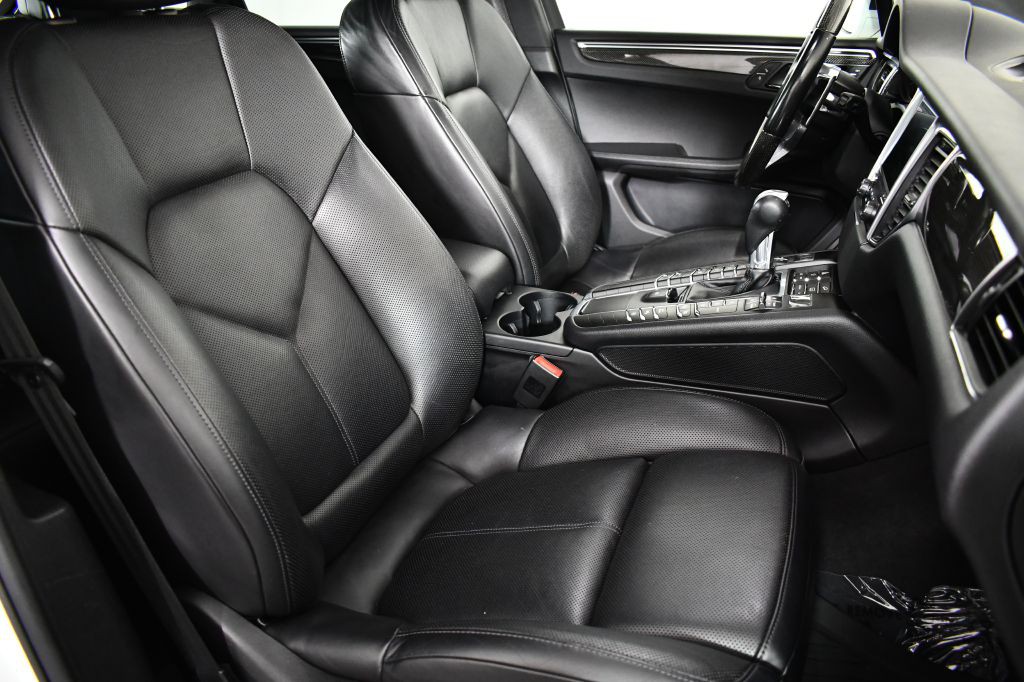 2018 Porsche Macan Image 23