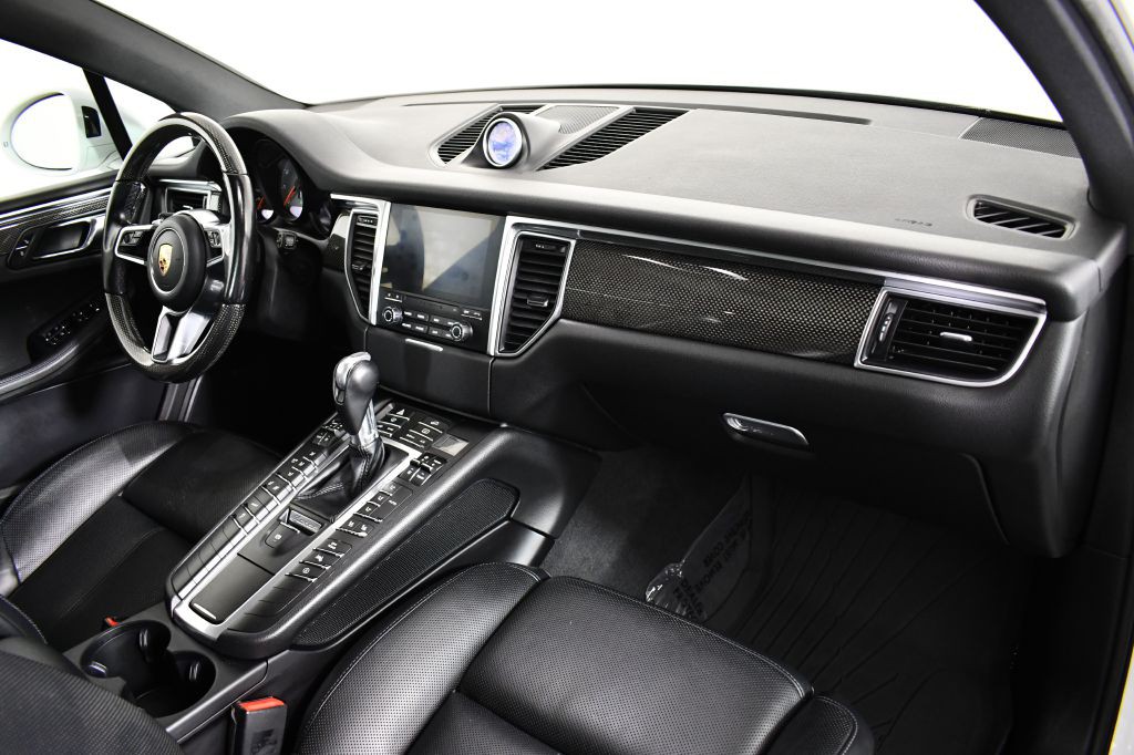 2018 Porsche Macan Image 24