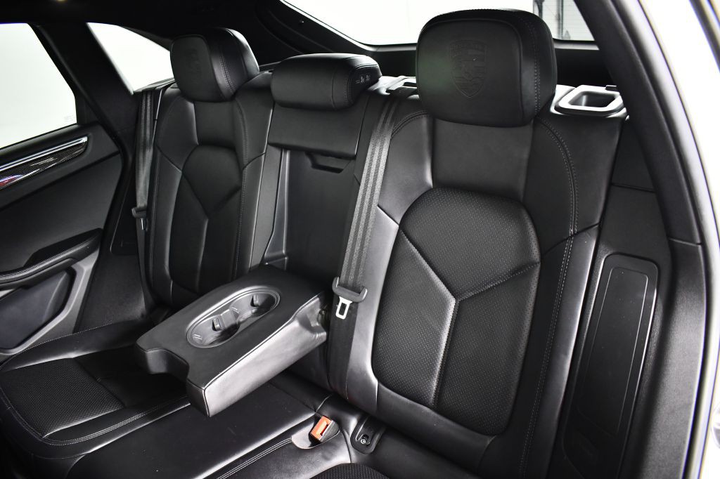 2018 Porsche Macan Image 28