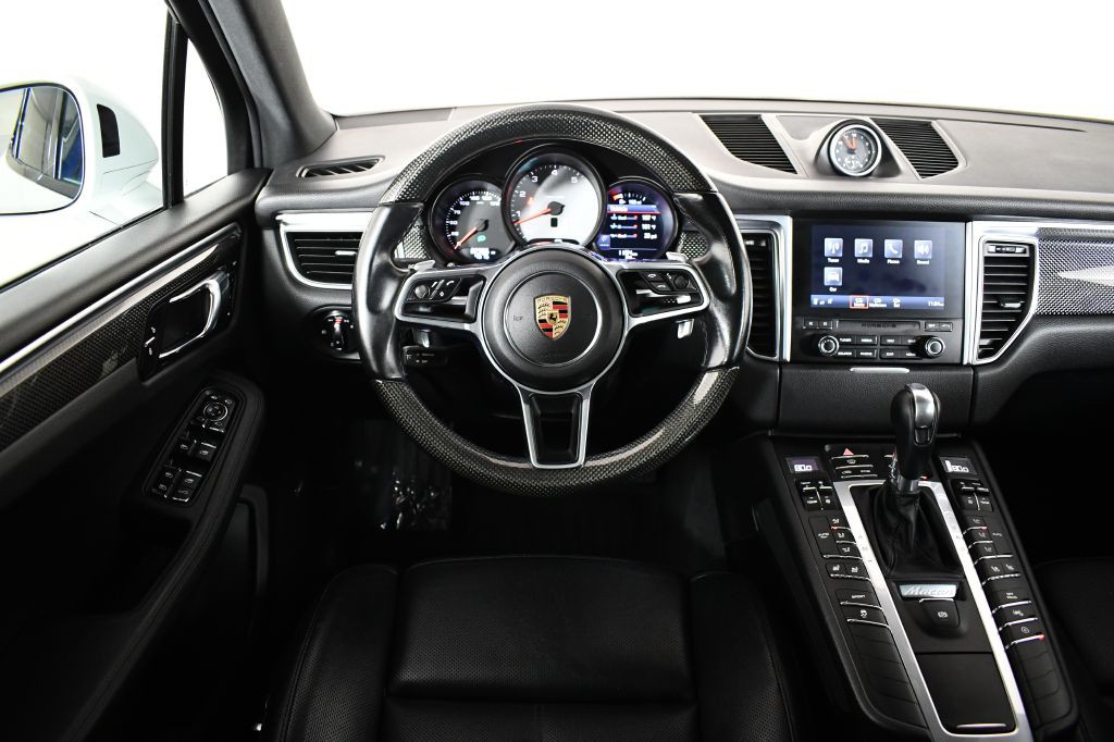 2018 Porsche Macan Image 30