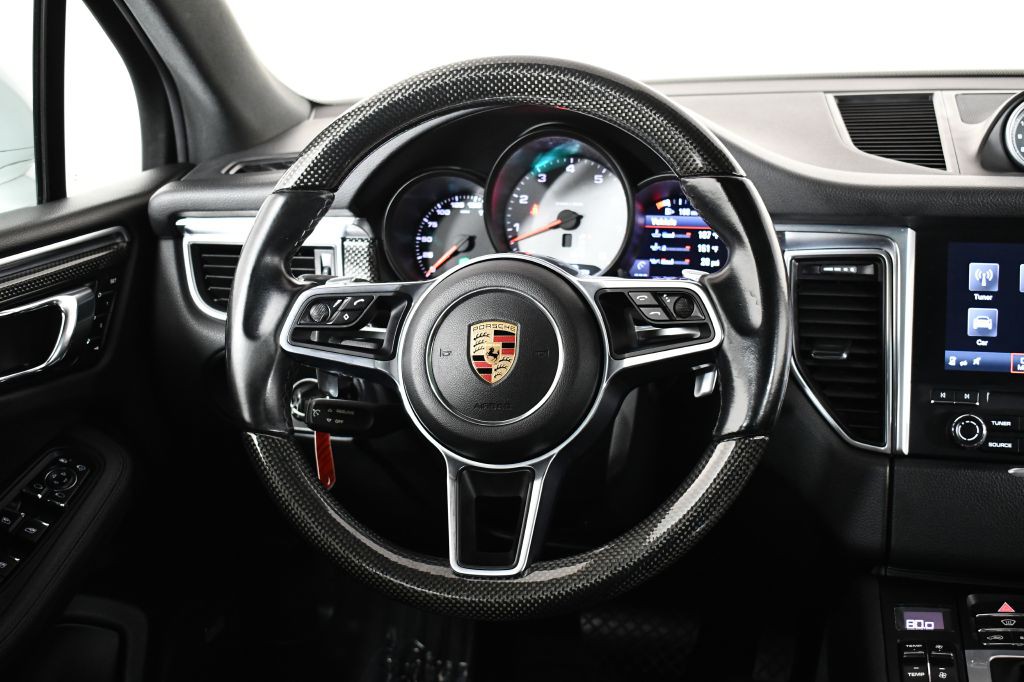 2018 Porsche Macan Image 31