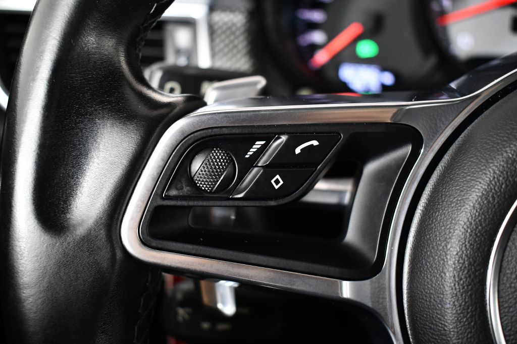 2018 Porsche Macan Image 32
