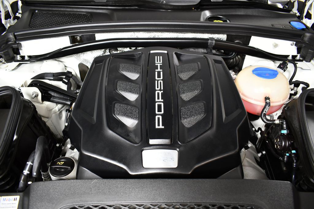 2018 Porsche Macan Image 51