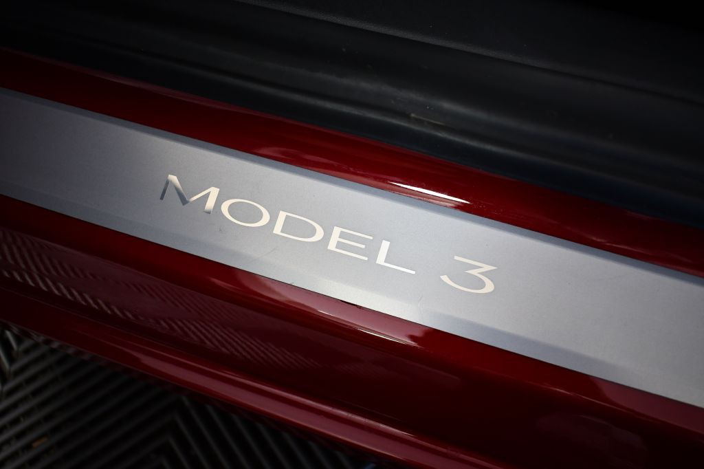2018 Tesla Model 3 Image 28
