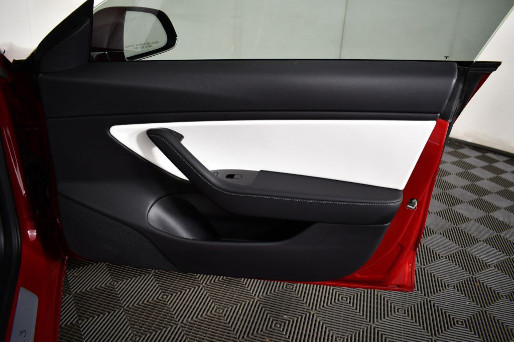 2018 Tesla Model 3 Image 30