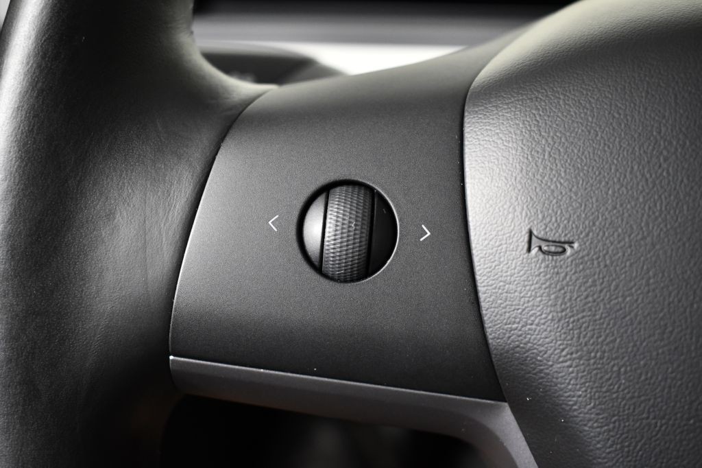 2018 Tesla Model 3 Image 33