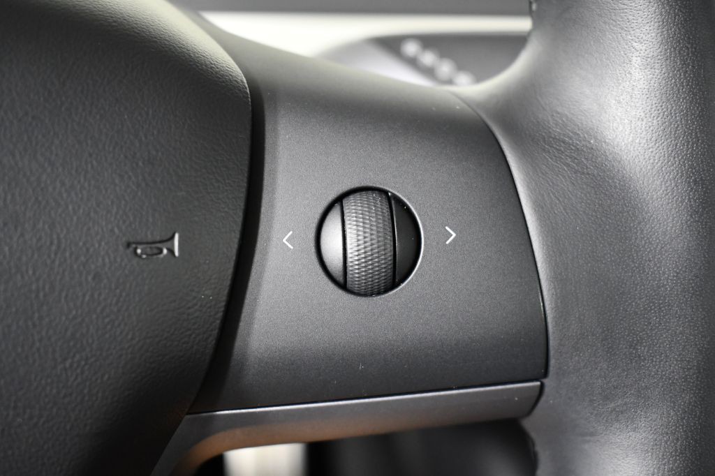 2018 Tesla Model 3 Image 34