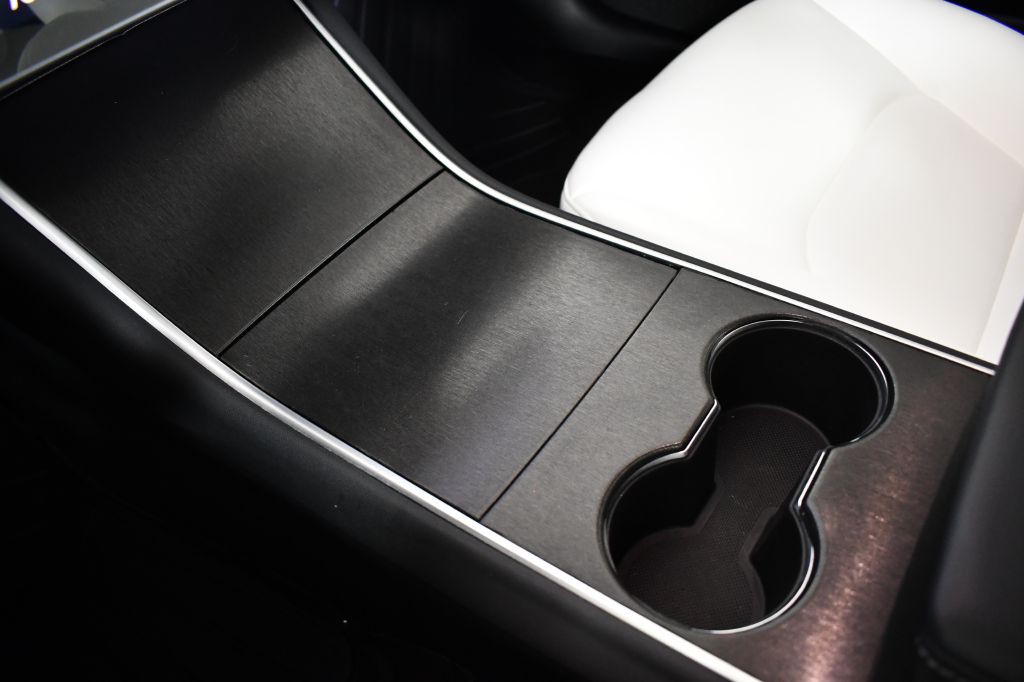 2018 Tesla Model 3 Image 38