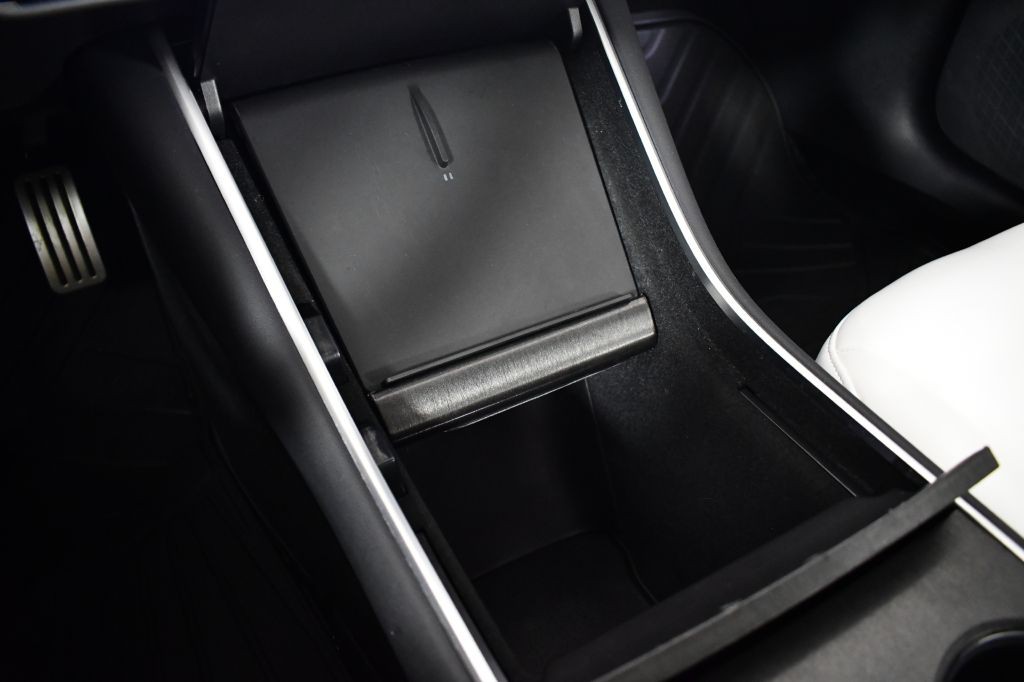 2018 Tesla Model 3 Image 40