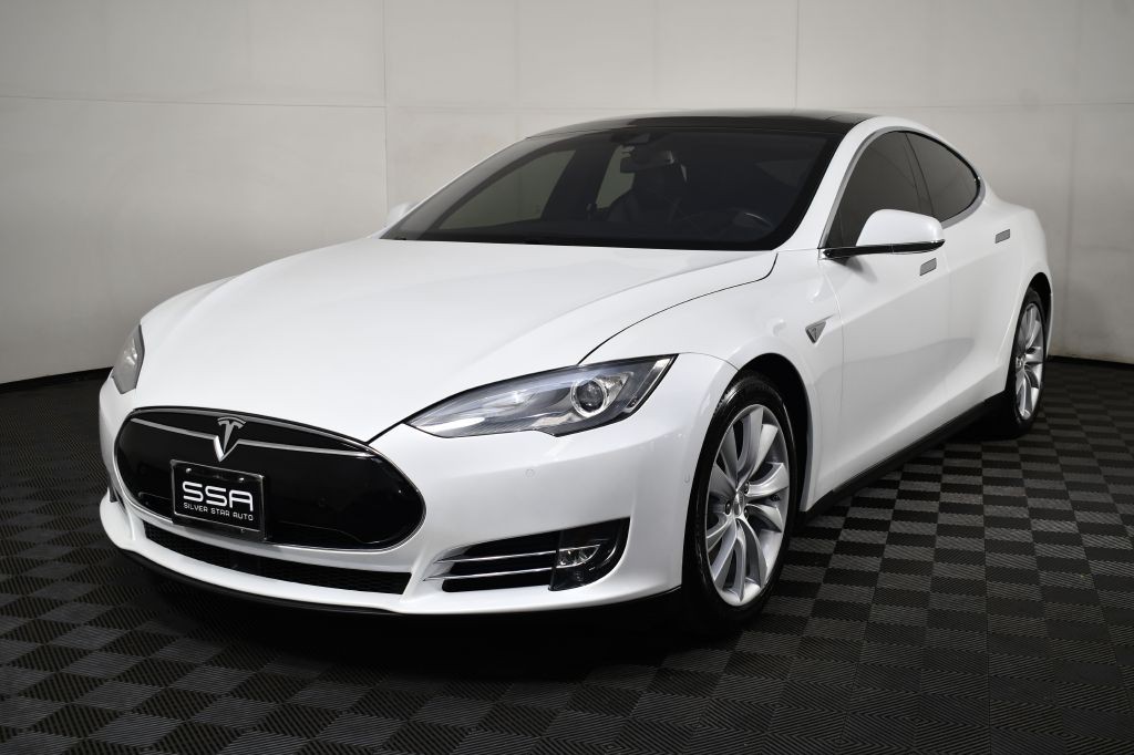 2015 Tesla Model S Image 1