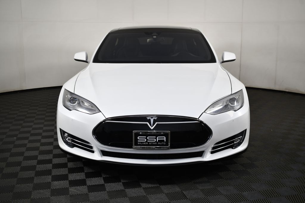 2015 Tesla Model S Image 2