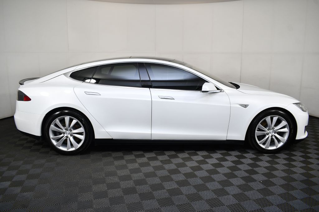 2015 Tesla Model S Image 5