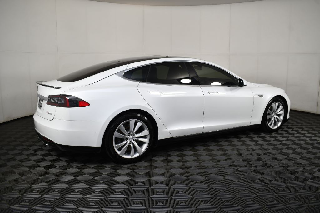 2015 Tesla Model S Image 6