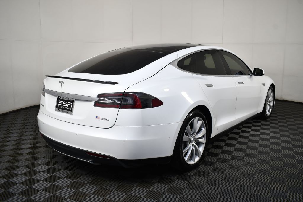 2015 Tesla Model S Image 7