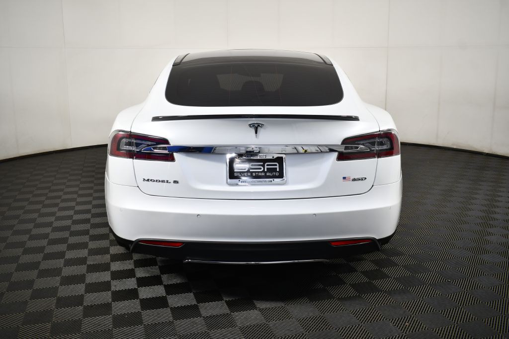 2015 Tesla Model S Image 8